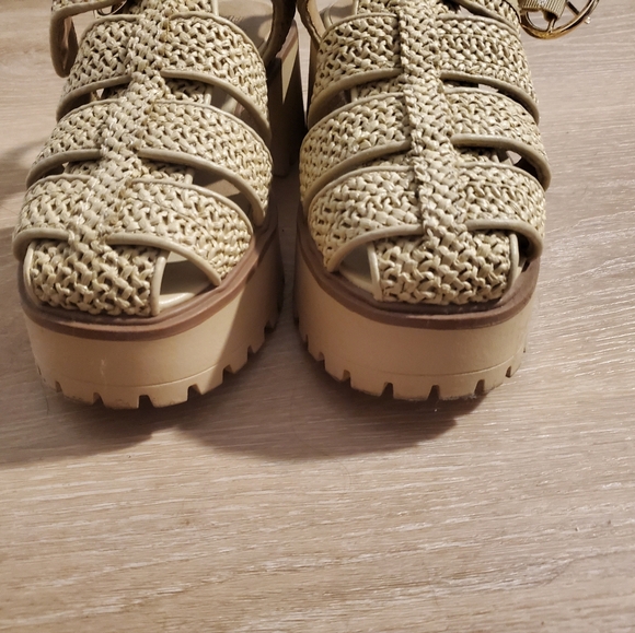 Elegant Cream Woven Platform Chunky Sandals - Picture 4 of 4